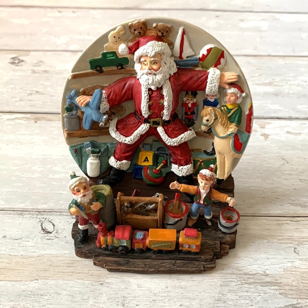A Christmas Remembered Collectible Plate 1997 Hand Painted 4.75in With Stand